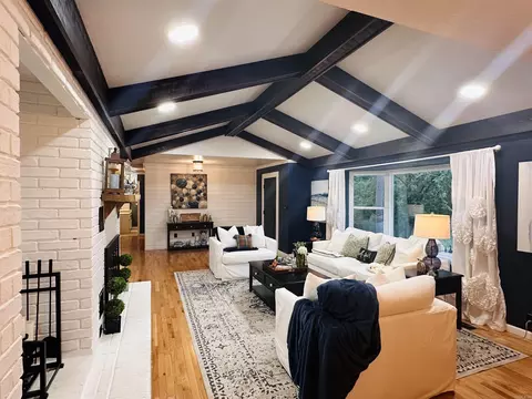 Living - 137 N Pine St, Mount Ida, AR 71957 photo 3 of 5