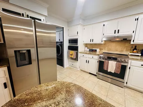 Kitchen - 137 N Pine St, Mount Ida, AR 71957 photo 4 of 7