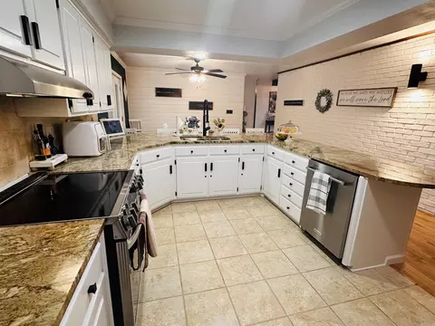 Kitchen - 137 N Pine St, Mount Ida, AR 71957 photo 3 of 7