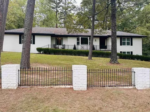 137 N Pine St, Mount Ida, AR 71957