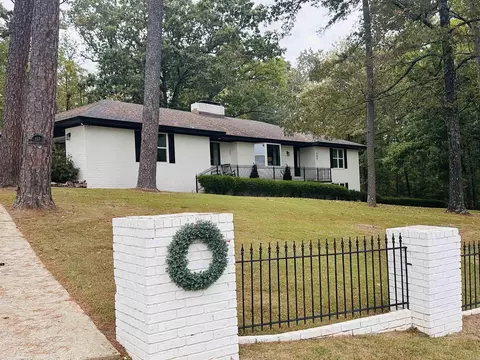 Exterior - 137 N Pine St, Mount Ida, AR 71957 photo 4 of 8