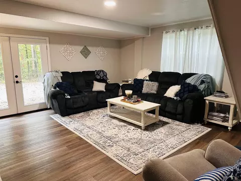 Living - 137 N Pine St, Mount Ida, AR 71957 photo 4 of 5