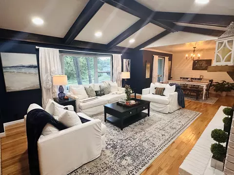 Living - 137 N Pine St, Mount Ida, AR 71957 photo 2 of 5