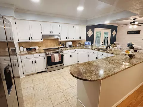 Kitchen - 137 N Pine St, Mount Ida, AR 71957 photo 2 of 7