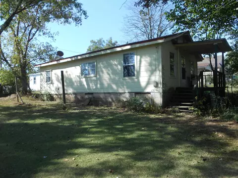 Exterior - 136 Third St, Clinton, AR 72031 photo 3 of 5