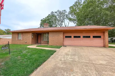 2010 Gaines St, El Dorado, AR 71730
