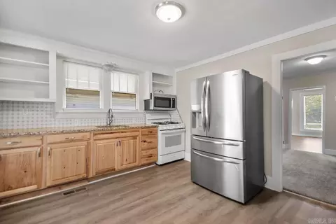 Kitchen - 712 S Border St, Benton, AR 72015 photo 2 of 2