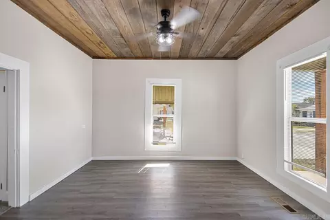 Living - 712 S Border St, Benton, AR 72015 photo 1 of 2