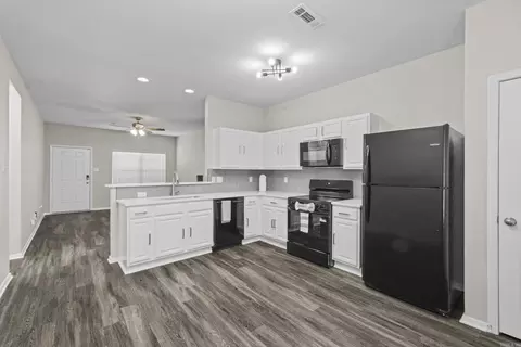 Kitchen - 31 Oakland Cir, Austin, AR 72007 photo 2 of 3