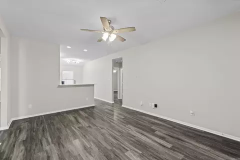Living - 31 Oakland Cir, Austin, AR 72007 photo 2 of 4