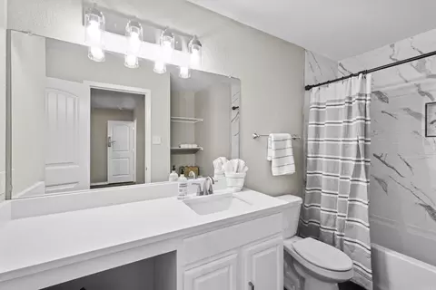Bath - 31 Oakland Cir, Austin, AR 72007 photo 1 of 6