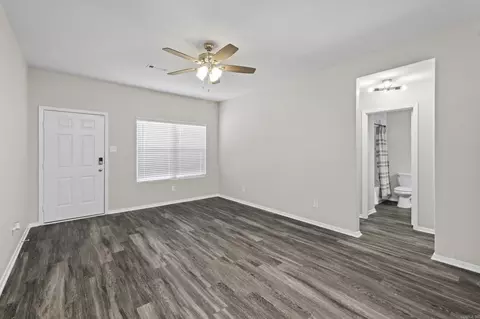 Living - 31 Oakland Cir, Austin, AR 72007 photo 4 of 4