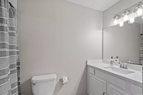 Bath - 31 Oakland Cir, Austin, AR 72007 photo 3 of 6