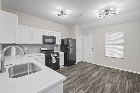 Kitchen - 31 Oakland Cir, Austin, AR 72007 photo 1 of 3