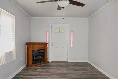 Living - 7 Bonnie Park Dr, Pine Bluff, AR 71601 photo 2 of 3