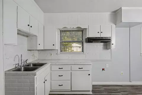 Kitchen - 7 Bonnie Park Dr, Pine Bluff, AR 71601 photo 3 of 3