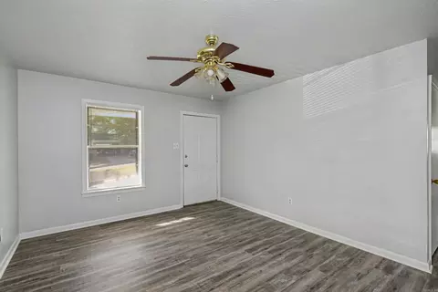 Living - 7 Bonnie Park Dr, Pine Bluff, AR 71601 photo 3 of 3