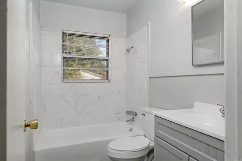Bath - 7 Bonnie Park Dr, Pine Bluff, AR 71601 photo 2 of 2
