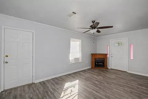 Living - 7 Bonnie Park Dr, Pine Bluff, AR 71601 photo 1 of 3