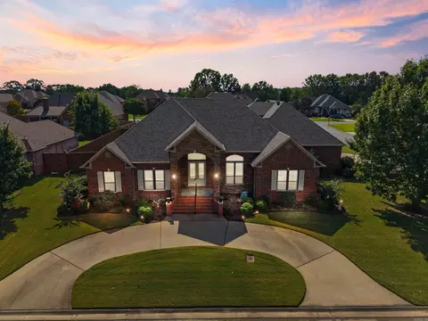 5215 Bay Town Dr, Conway, AR 72034