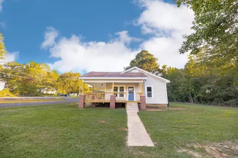 403 Fairview Rd, Camden, AR 71701