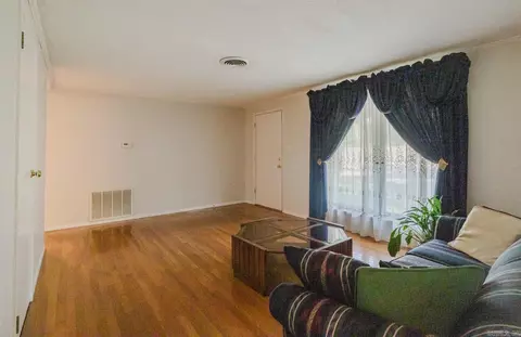 Living - 1100 Watson Place St, Benton, AR 72015 photo 4 of 6