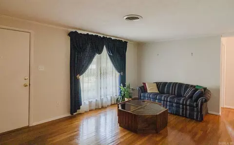 Living - 1100 Watson Place St, Benton, AR 72015 photo 3 of 6
