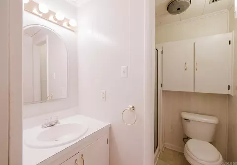 Bath - 1100 Watson Place St, Benton, AR 72015 photo 1 of 3