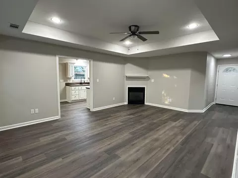 Living - 921 Athens Ln, Benton, AR 72015 photo 2 of 3
