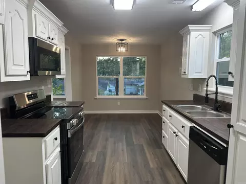 Kitchen - 921 Athens Ln, Benton, AR 72015 photo 1 of 2
