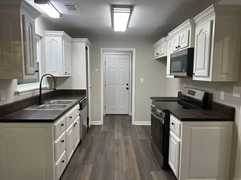 Entry Way - 921 Athens Ln, Benton, AR 72015 photo 1 of 1