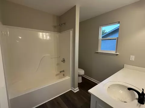 Bath - 921 Athens Ln, Benton, AR 72015 photo 1 of 2