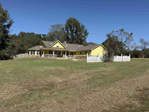 207 Hosey Ln, Mineral Springs, AR 71851