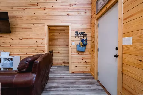 Entry Way - 9 Smith Ln, Bigelow, AR 72016 photo 2 of 4