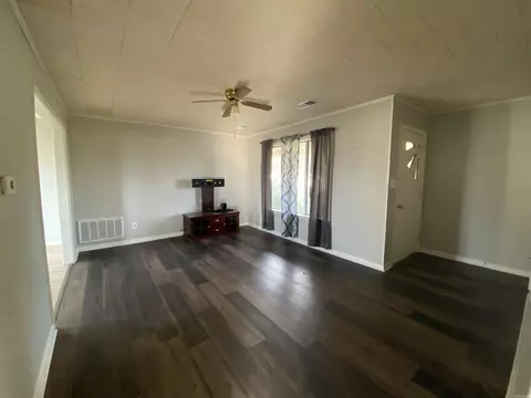 Living - 13898 E 18 Hwy, Newport, AR 72112 photo 1 of 4