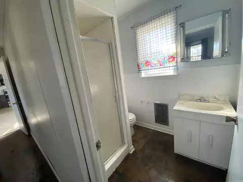 Bath - 13898 E 18 Hwy, Newport, AR 72112 photo 1 of 3