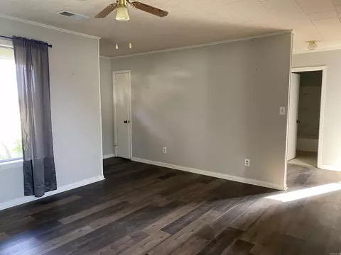 Living - 13898 E 18 Hwy, Newport, AR 72112 photo 3 of 4