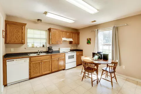 307 E Center St, Morrilton, AR 72110 photo 9