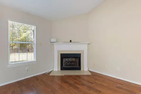 1814 Pleasant Pointe Cir, Bryant, AR 72022 photo 4