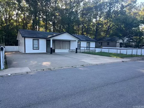 9705 Comstock Rd, Little Rock, AR 72209