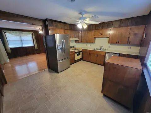 518 Pine St, Clinton, AR 72031 photo 4