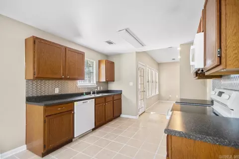 Kitchen - 31 Waterloo Loop, Vilonia, AR 72173 photo 2 of 2