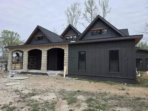66 Friendship Rd, Conway, AR 72032
