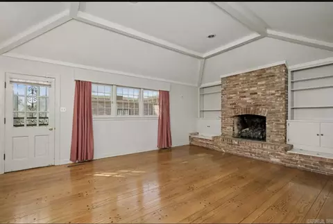Living - 13 Jefferson Pl, Pine Bluff, AR 71603 photo 3 of 7