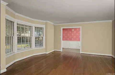 Living - 13 Jefferson Pl, Pine Bluff, AR 71603 photo 2 of 7