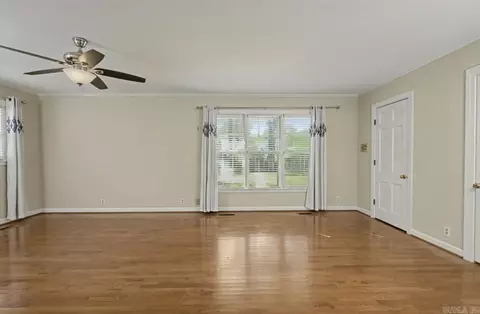 Living - 13 Jefferson Pl, Pine Bluff, AR 71603 photo 5 of 7