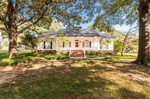 142 Eden St, El Dorado, AR 71730