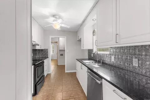 Kitchen - 729 Swinging Bridge Rd, Beebe, AR 72012 photo 3 of 3