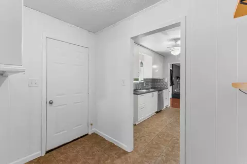 Entry Way - 729 Swinging Bridge Rd, Beebe, AR 72012 photo 1 of 2