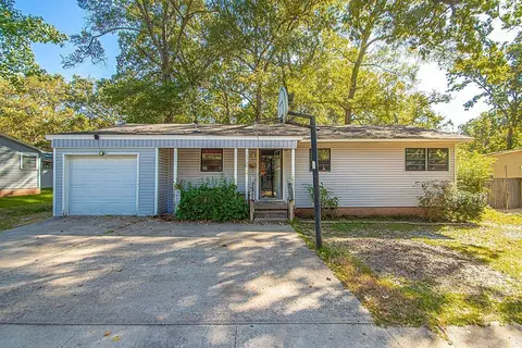 4705 Elmwood Dr, Little Rock, AR 72204